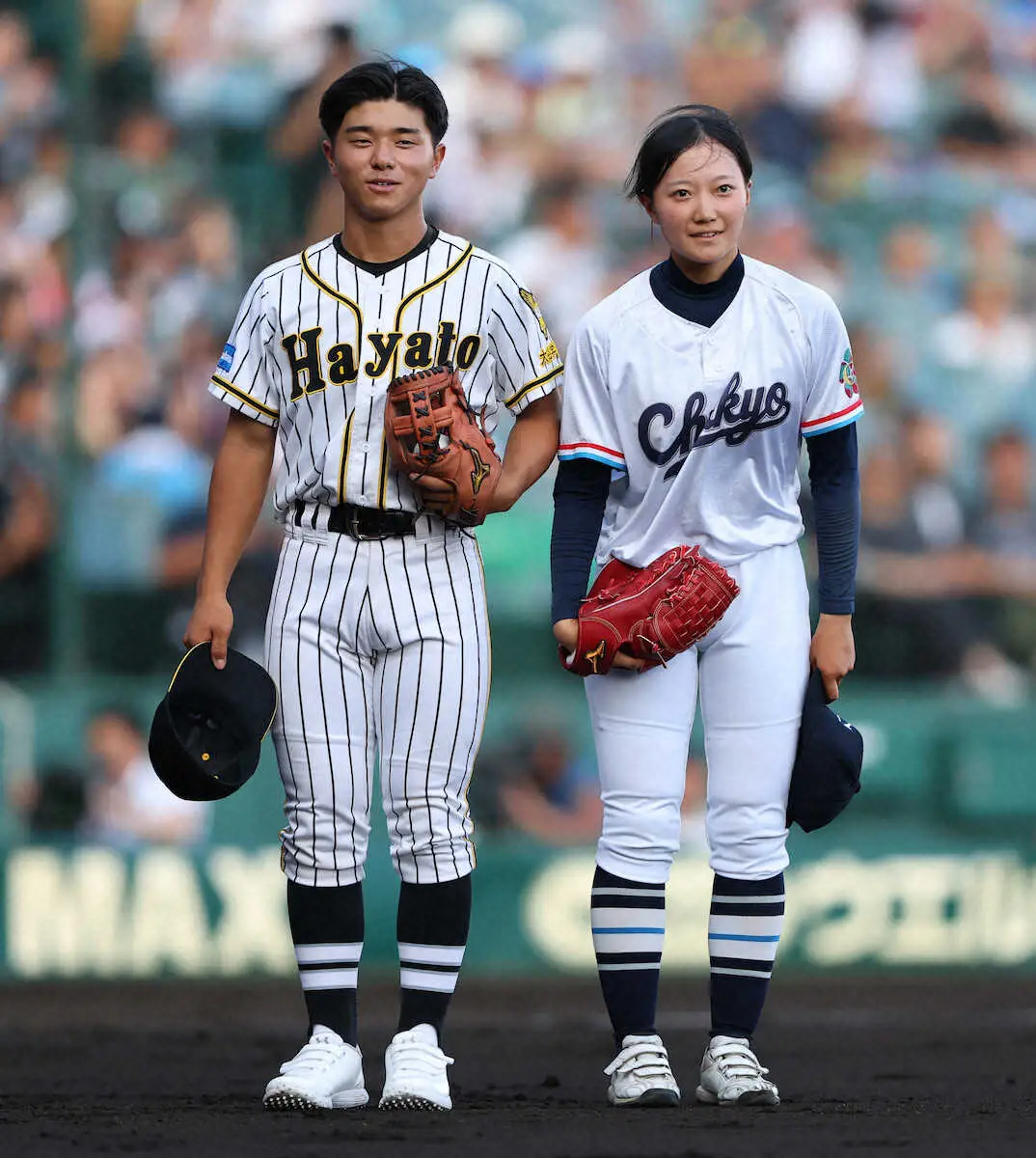 【画像・写真】夏の甲子園で初めて女子高生が始球式　男女混合「ベースボール5」日本ユース代表・森本愛華さん