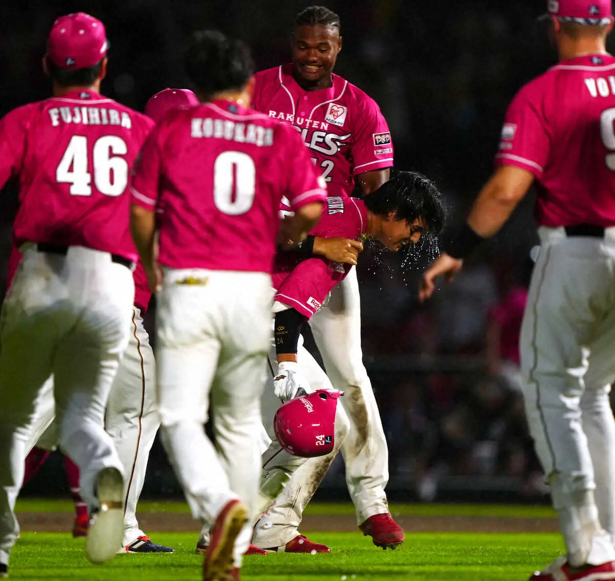 【画像・写真】楽天　10年ぶり延長1－0サヨナラ勝ち　黒川劇打で連敗3でストップ「自分が決めるという気持ちで」
