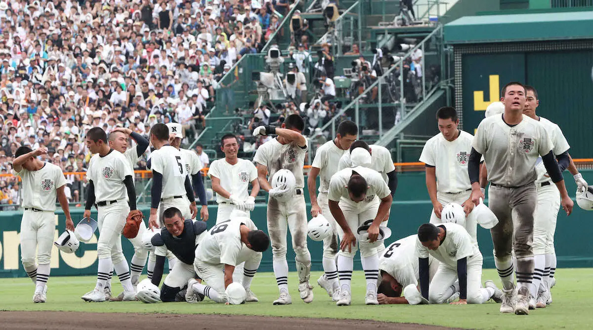 【画像・写真】【甲子園】日大三　号泣…優勝あと一歩　エース近藤、後輩に夢託す「自分たちを超えてもらわなきゃ」