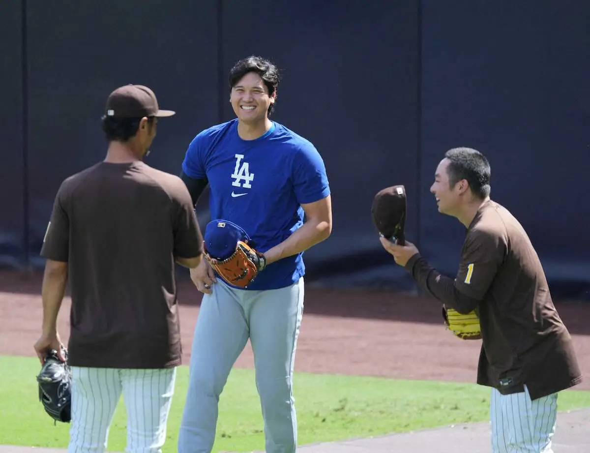 【画像・写真】大谷翔平　首位攻防戦前にダルビッシュ、松井裕樹と談笑　ファンも注目「何を話しているのかしら？」