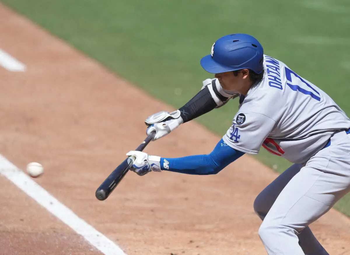 【画像・写真】大谷翔平　休養から復帰後無安打で珍しくセーフティーバントの構え　首位攻防最終戦　勝利チームにM点灯
