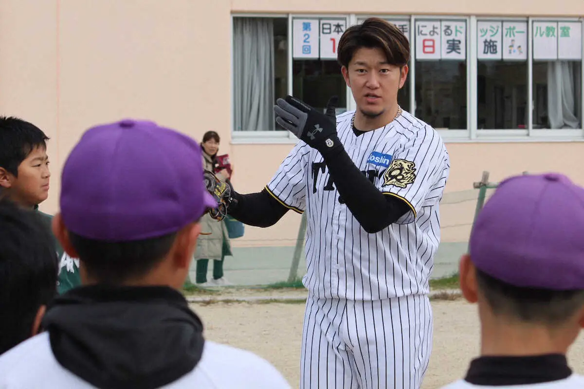 【画像・写真】阪神・岩貞祐太　笑福亭鶴瓶と遭遇「（縁起が）めっちゃいいでしょ」　エールもらい来季のモチベーションに