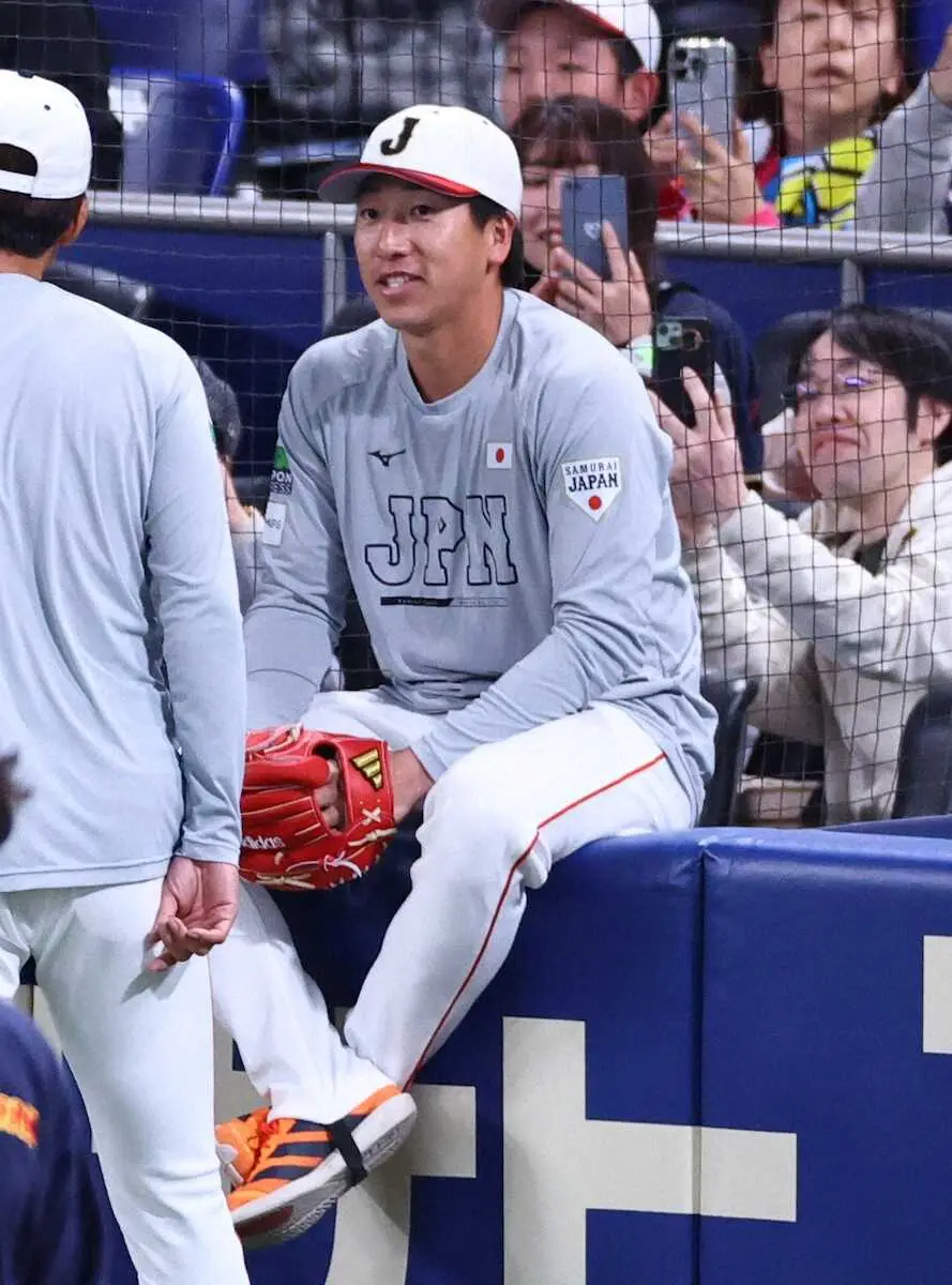 【画像・写真】【侍ジャパン】大勢　遠投や強度を上げたキャッチボールで調整　捕手座らせ投球も　前日緊急降板