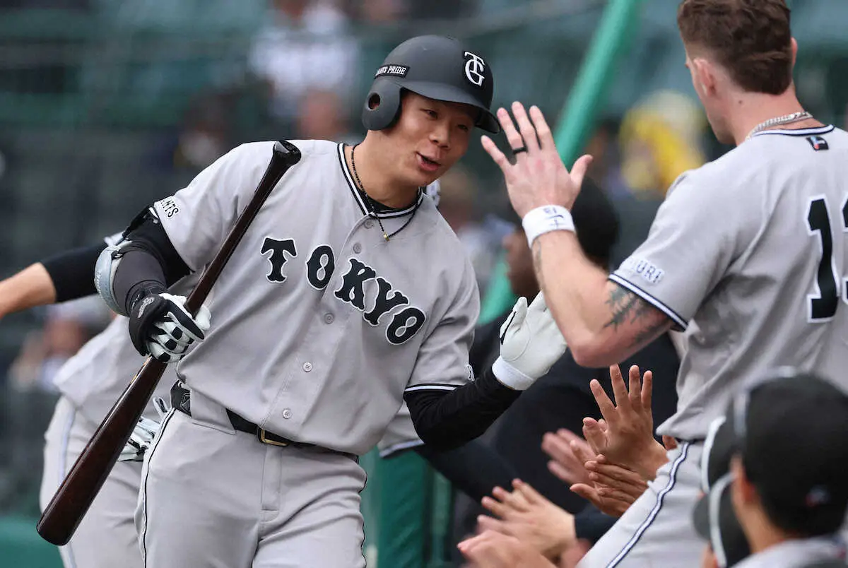 【画像・写真】巨人・佐々木俊輔が9回に意地の3ラン　今季3号はプロ初甲子園弾「いい所に飛んでくれた」