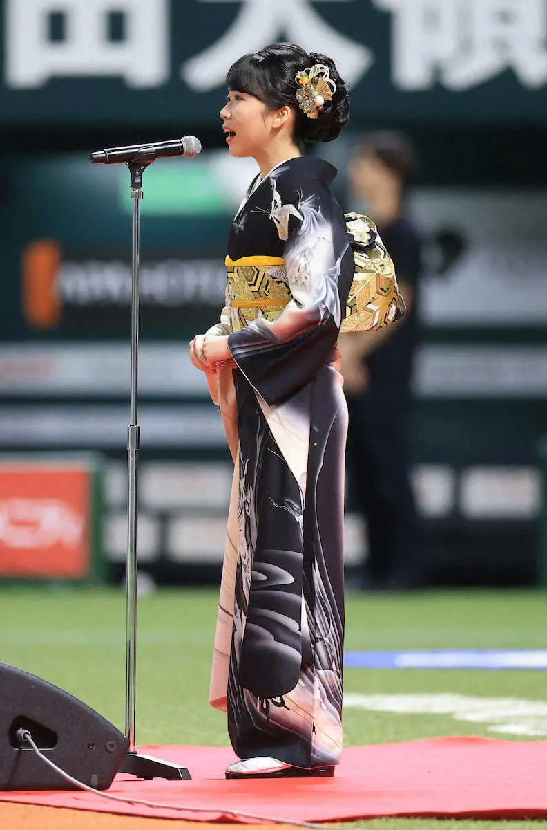【画像・写真】24年日本レコード大賞新人賞の演歌歌手・梅谷心愛が国歌独唱　憧れの柳田を前に「めちゃくちゃ幸せ」