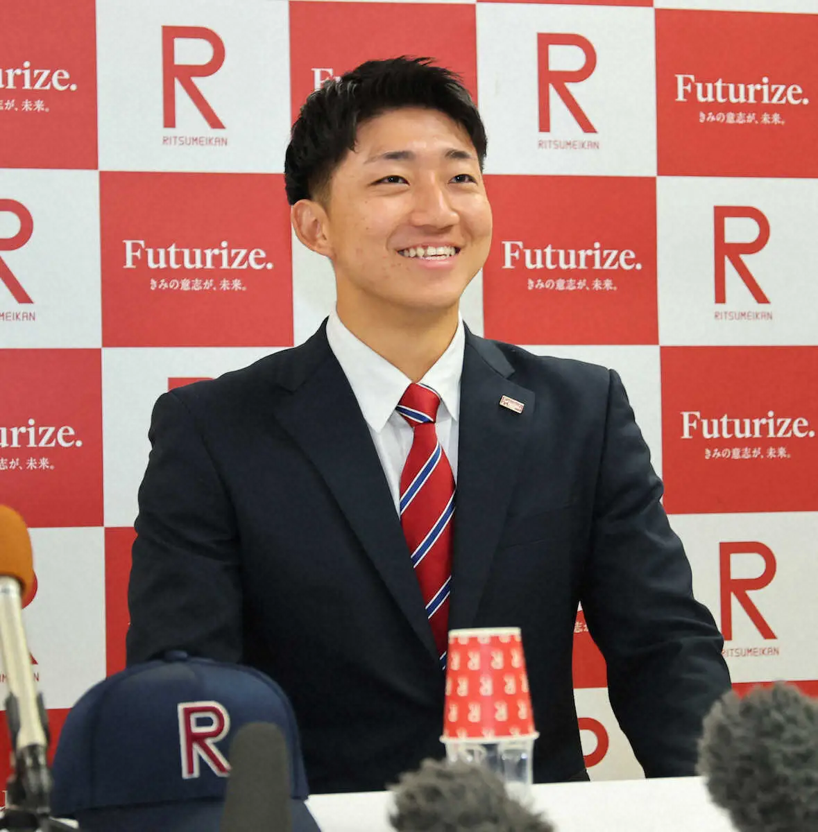 【画像・写真】広島　ドラフト2位・西野啓也に指名あいさつ　新井監督も素質を評価「偉大な古田先輩のように…」