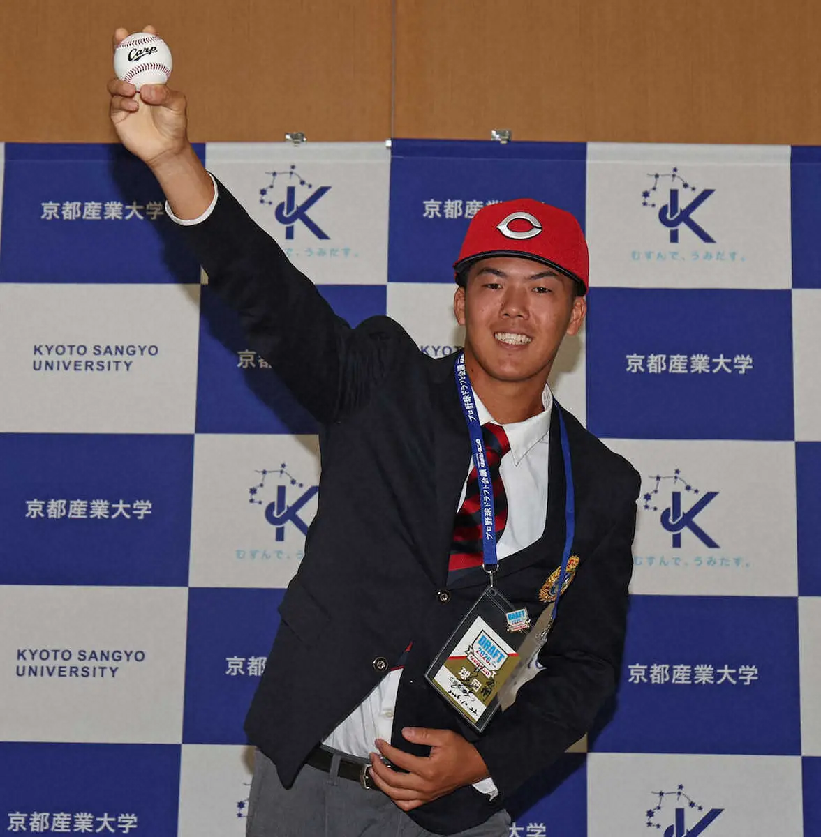 【画像・写真】広島　ドラフト3位の京産大・野原元気に指名あいさつ　新井監督「結構共通点が…」大先輩になぞらえ太鼓判