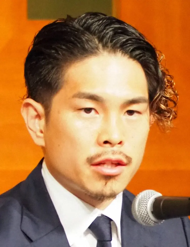 【画像・写真】井岡一翔　限定モデルの愛車ベンツの運転席ショットに「かっこいい」「一瞬、中尾明慶君かと思った」の声