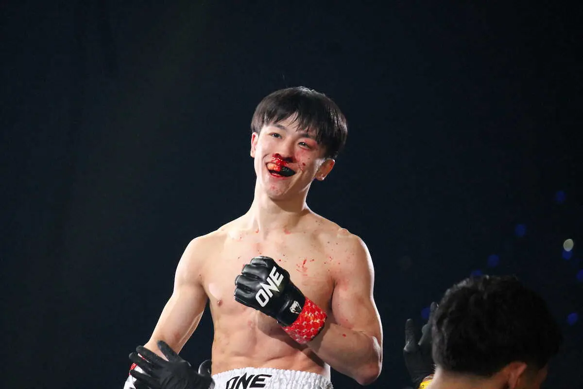【画像・写真】【ONE】吉成名高が流血V2！2R衝撃ハイキックKOで43連勝　初ボーナス1500万円「うれしい」