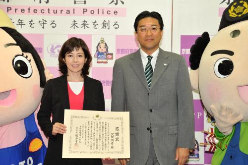 【画像・写真】沢口靖子、京都府警から感謝状　女性の科捜研への就職志願者増加