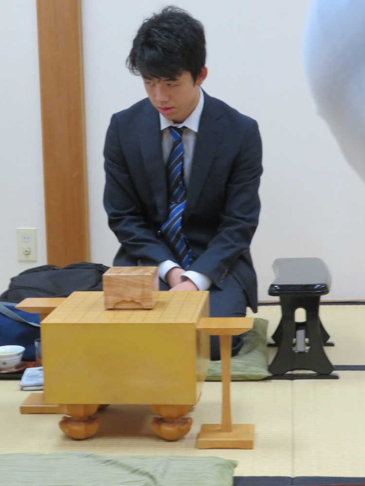 【画像・写真】藤井聡太四段　順位戦Ｃ級２組で５戦全勝　首位をキープ