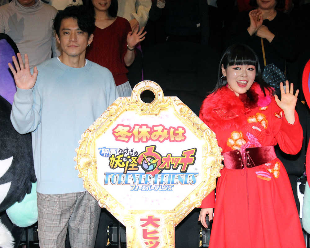 【画像・写真】小栗旬　うめき声も大変でも楽しく　映画「妖怪ウォッチ」舞台あいさつ