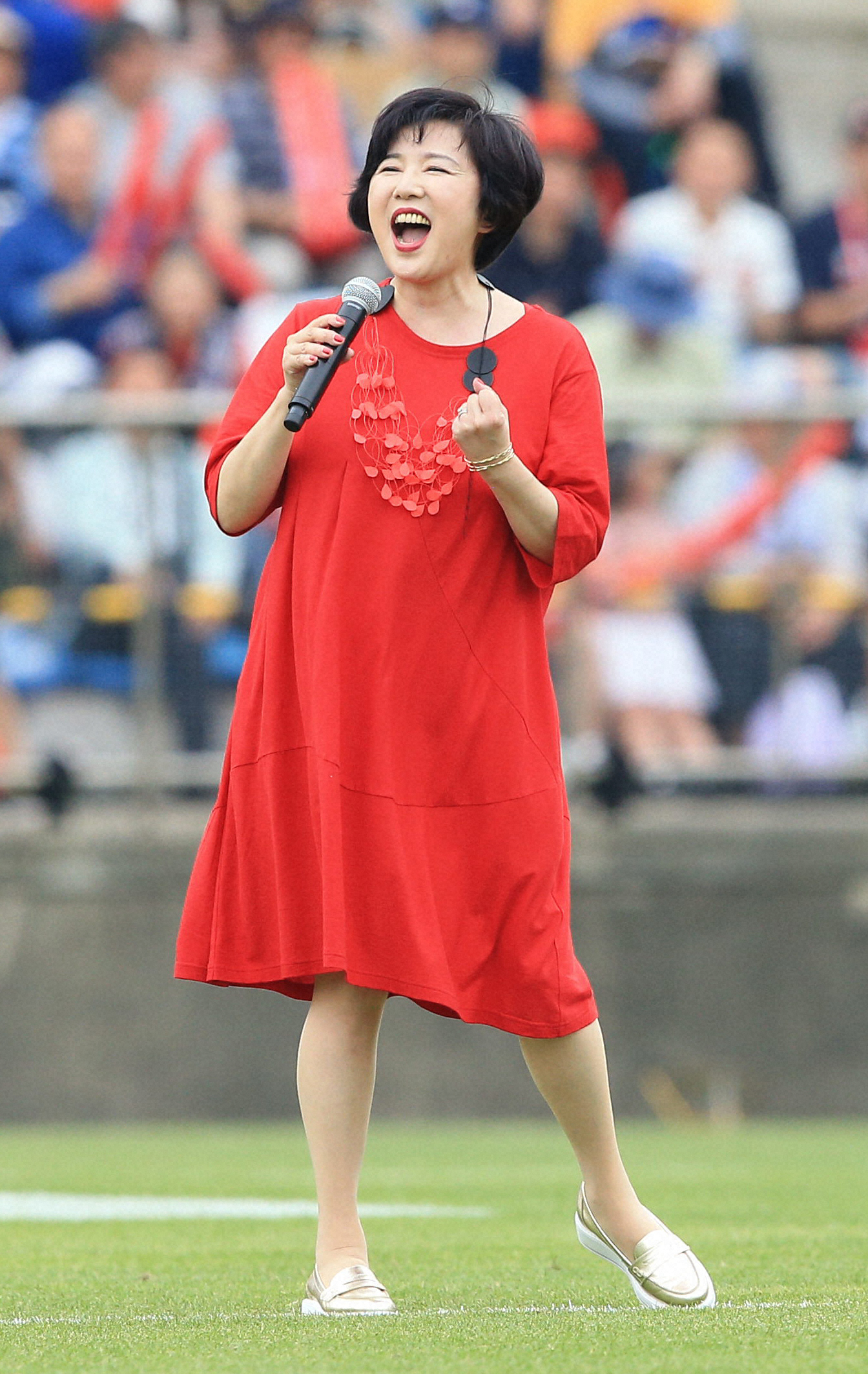 【画像・写真】復興スタジアムに響く生歌「ヒーロー」　麻倉未稀「今日は特別でした」