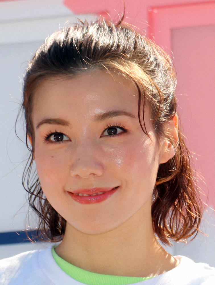 【画像・写真】仲里依紗「もう最高」“氷川きよし愛”止まらず…大みそかに夫・中尾明慶と「1回揉めた」