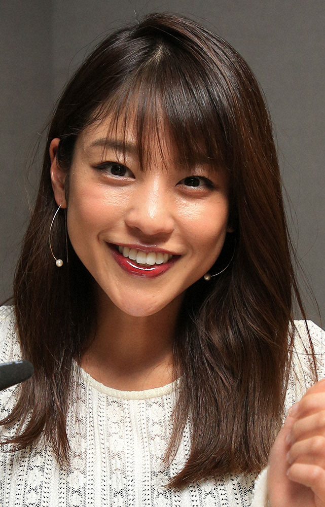 【画像・写真】岡副麻希　銅像になった姿にファンも驚き「本物かと…」「体張りすぎ」心配も
