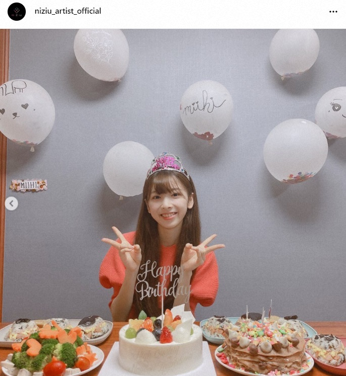【画像・写真】ミイヒ誕生日を「NiziU」全員“手作りパーティー”で祝福「朝早くから準備してくれてありがとう」