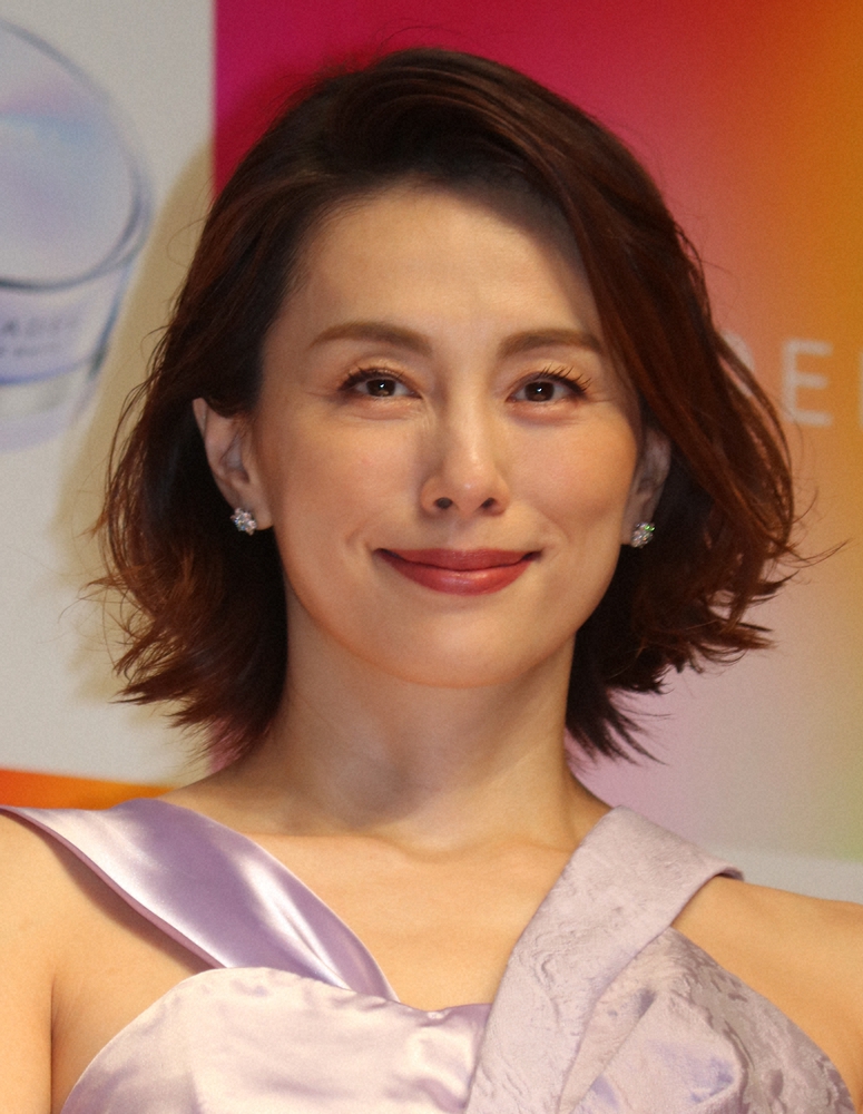 【画像・写真】米倉涼子　ド派手ピンクコーデ披露　「美しすぎる…」「かっこいい」と絶賛の声
