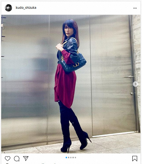 【画像・写真】工藤静香　スタイル抜群ディオールで装い　ウインク写真にフォロワー「ズッキューーーン！」
