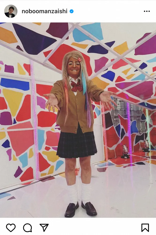 【画像・写真】千鳥・ノブ　ド派手ガングロメークの制服姿披露に「足細くて綺麗」「なかなか可愛らしい」の声