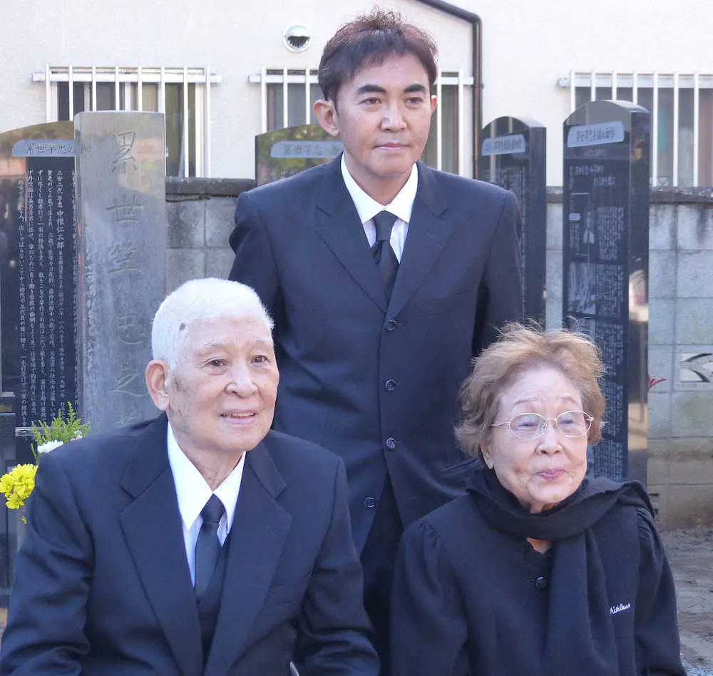 【画像・写真】江戸和竿名匠「竿忠」先祖供養、歴史碑建立式に三平ら30人参列