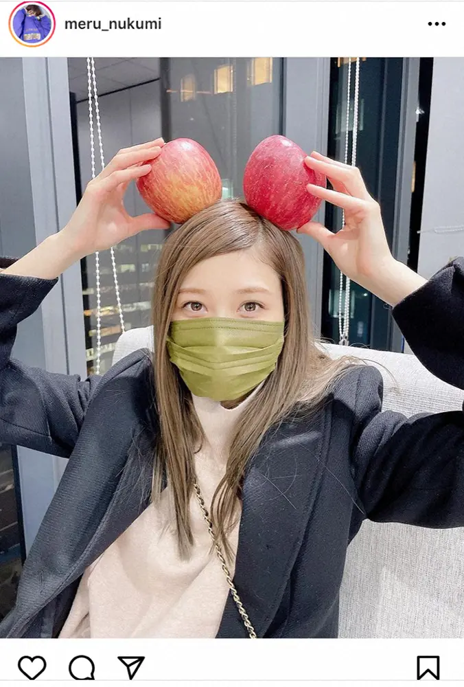 【画像・写真】めるる　リンゴを頭に乗せるキュートなショット披露に「ミッキーみたい」「やること可愛すぎ」