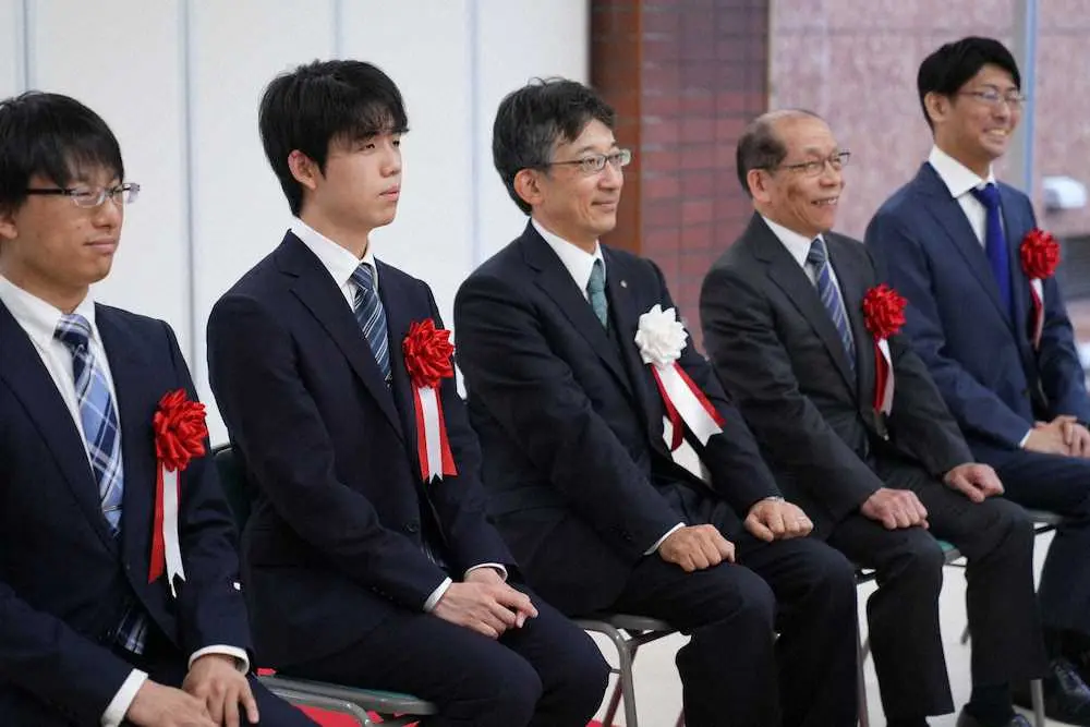 【画像・写真】藤井王将　名人挑戦へ　A級順位戦初戦はVS佐藤康九段　いきなり好カード