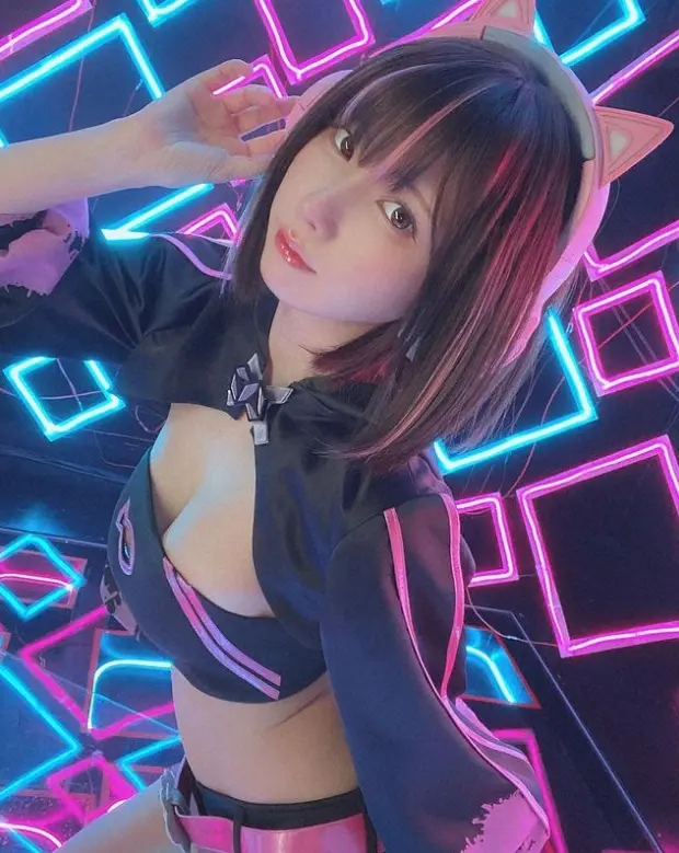 【画像・写真】えなこ　サイバーキャットのコスプレ披露に「安定した破壊力」「色合いが素敵」「かわいくてセクシー」