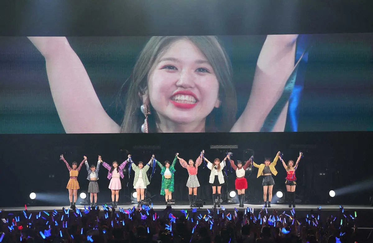 【画像・写真】アンジュルム竹内朱莉、愛に包まれ卒業「私をアイドルにしてくれてありがとう」