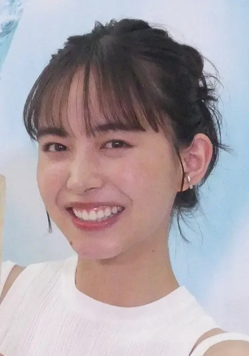 【画像・写真】井桁弘恵　スマホ新CMで共演の美女はまさかの人物　ファン騒然「ビックリ！！」「素敵すぎる」