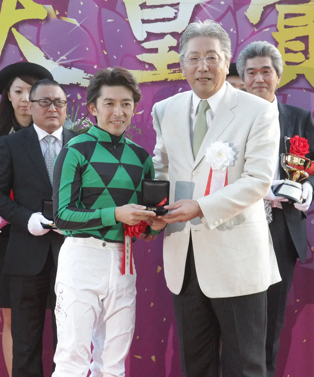 【画像・写真】“最後の無頼派作家”伊集院静さん　無類のギャンブル好き、費やした金額は「数十億円」