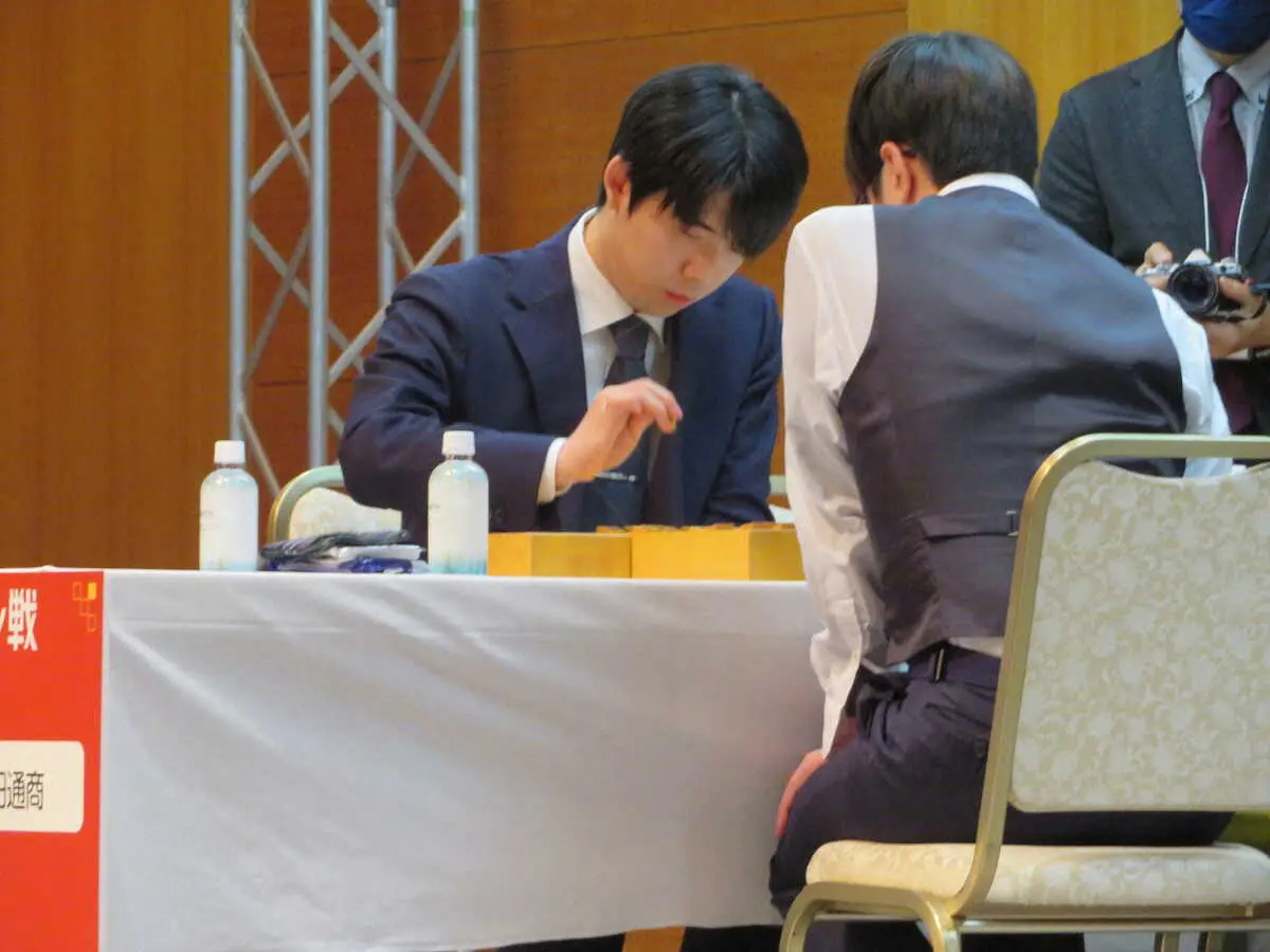 【画像・写真】藤井王将　若手ホープの“最高勝率男”服部六段に完敗、朝日杯4強入りならず