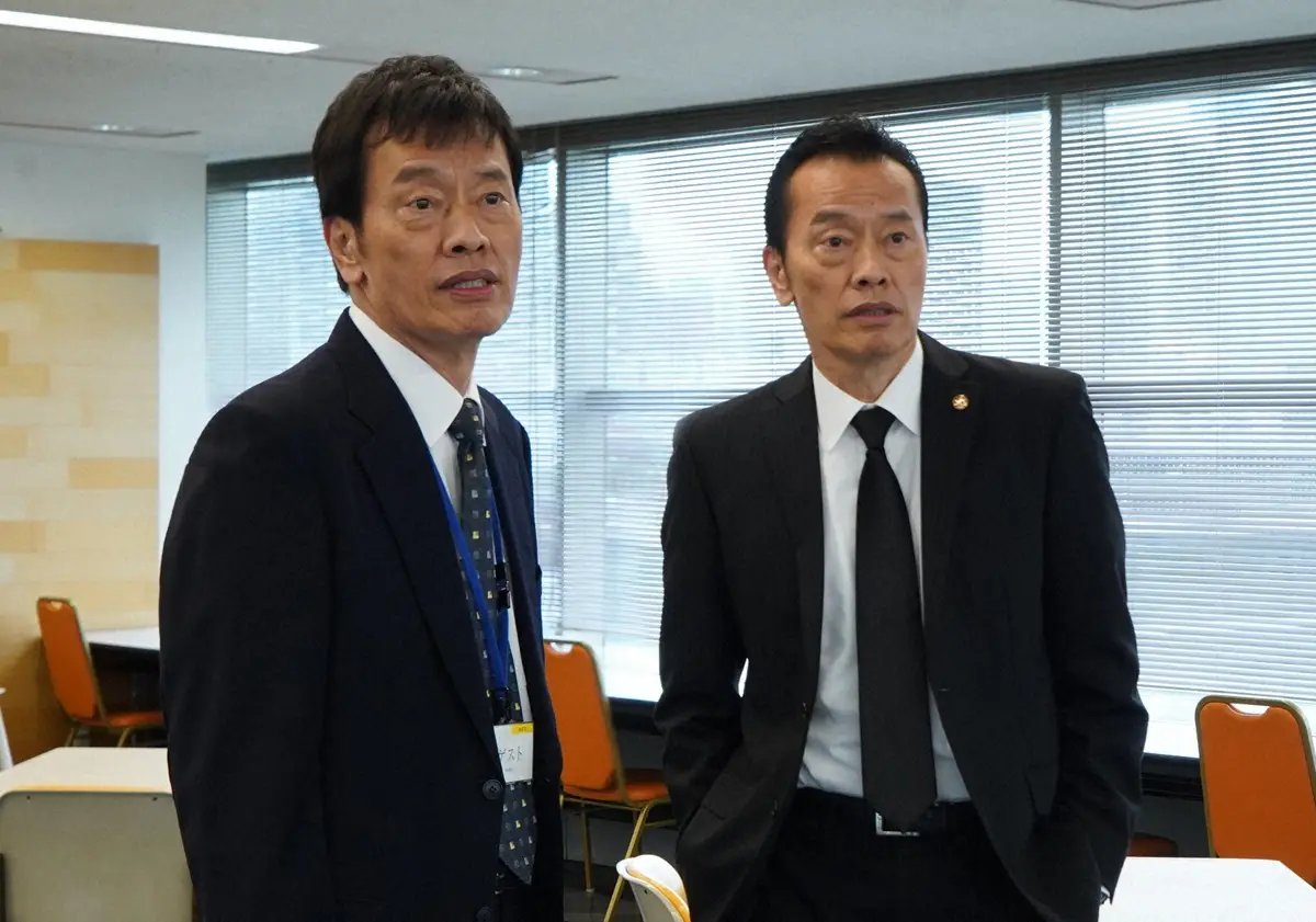 【画像・写真】「大追跡～」遠藤憲一演じる捜査一課長“双子”登場に視聴者ざわつく　お決まり「はうっ！」は…