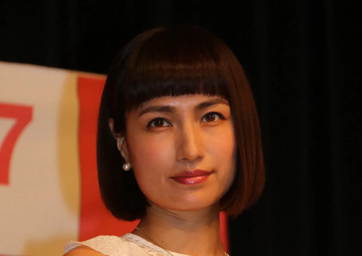 【画像・写真】佐田真由美47歳「安心してください。着てます」大胆“夏ショット”にファン衝撃「ヤバイ」「びっくり」