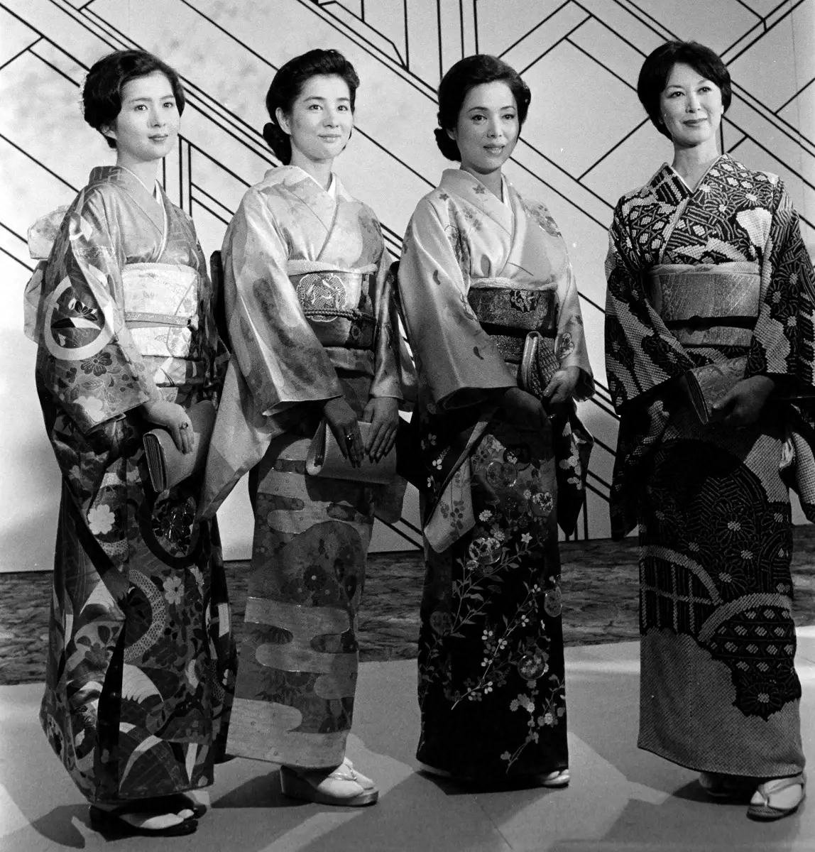 【画像・写真】岸惠子さん死去　波乱の人生 仏映画監督と結婚「空飛ぶマダム」も離婚、萩原健一さんとの仲が噂にも