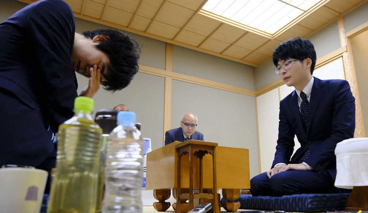 【画像・写真】将棋新人王戦決勝3番勝負　藤本渚七段が永井大三段を下し1勝1敗のタイに