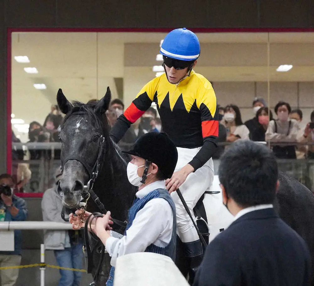 【画像・写真】【東京新馬戦】アインシュペンナー快勝！津村も称賛「優等生。上のクラスでも楽しみ」