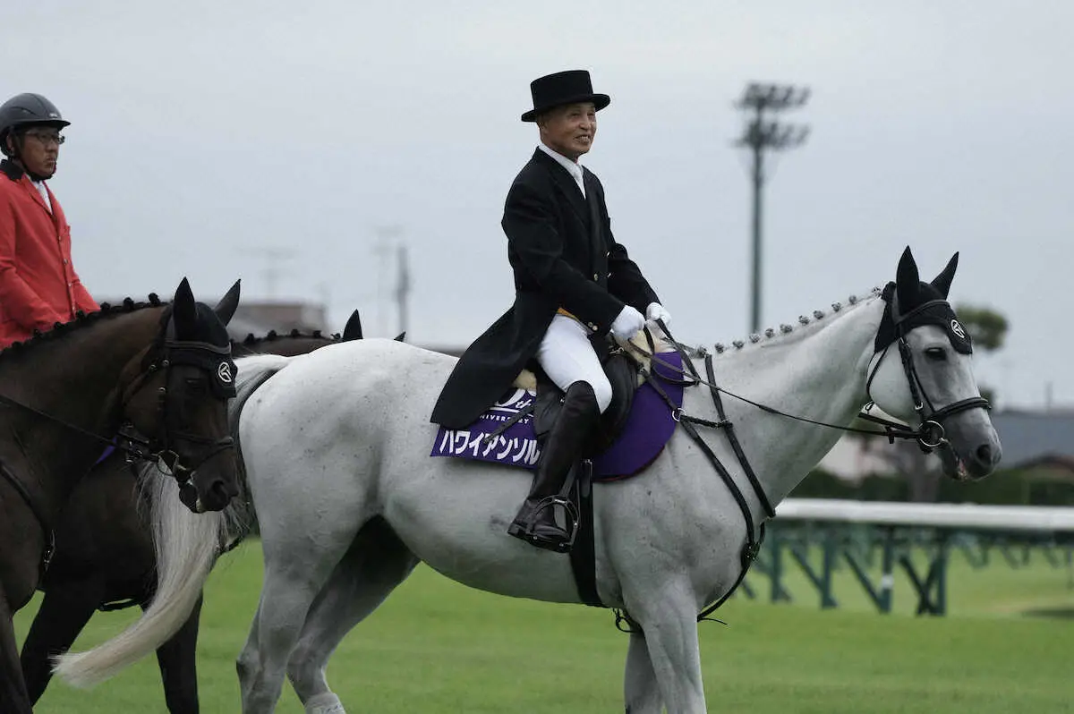 【画像・写真】岡部幸雄元騎手がセントライト記念の誘導馬に騎乗　「無事に務められてホッ」拍手浴びる