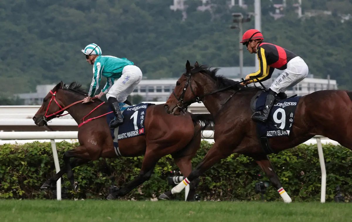 【画像・写真】昨年、香港Cを制したロマンチックウォリアー（左）