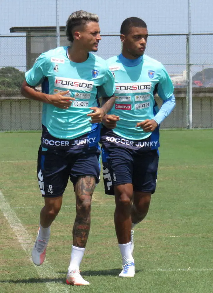 【画像・写真】横浜FC・新外国人2人が練習に初合流　FWマルセロ「残り12節で10点以上取って貢献できるように」