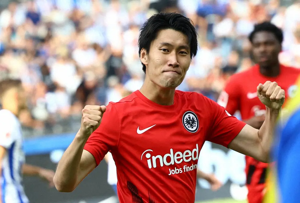 【画像・写真】Eフランクフルト鎌田　2月以来の公式戦14点目でドイツ杯決勝進出に貢献　アシストは長谷部