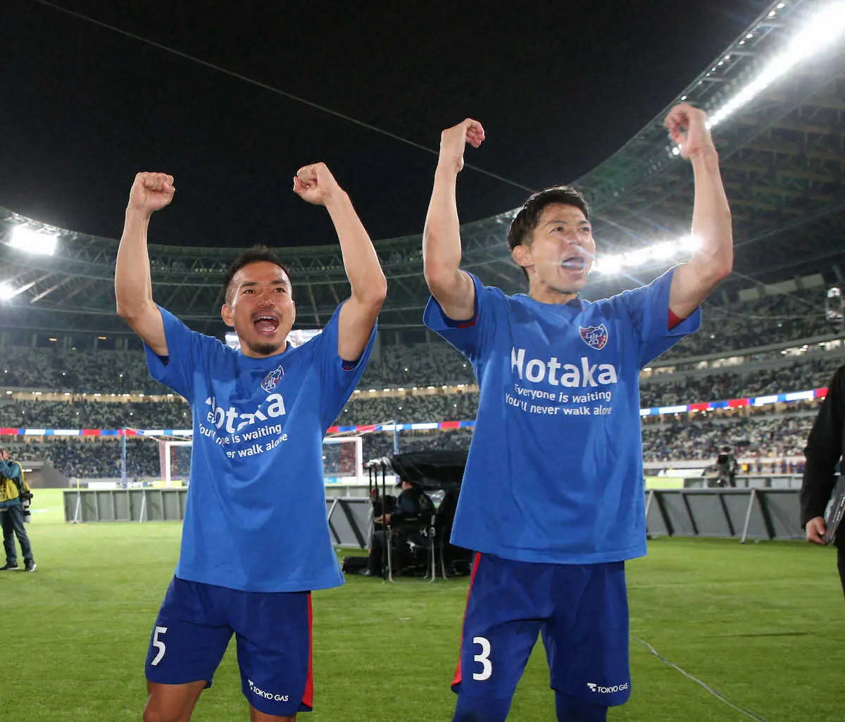 【画像・写真】FC東京・長友佑都　試合後に第4子男児誕生を明かす「愛する子を産んでくれた妻に大きな感謝と尊敬の念」
