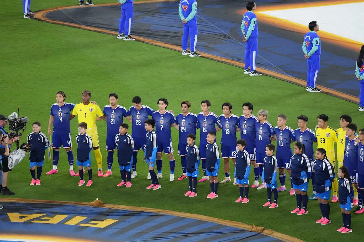 【画像・写真】【W杯】森保監督　チュニジア戦でも国歌斉唱で涙　2試合連続で感極まる　W杯通算1000試合の節目