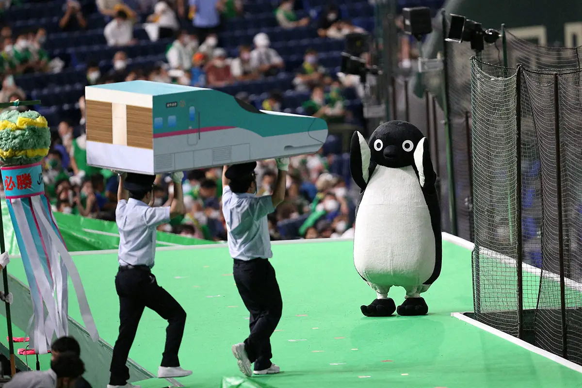 【画像・写真】2022年の都市対抗野球でスタンドを盛り上げるJR東日本東北のSuicaのペンギン