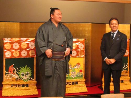 【画像・写真】白鵬　故やなせ氏デザイン化粧まわしに「大変いい出来です」