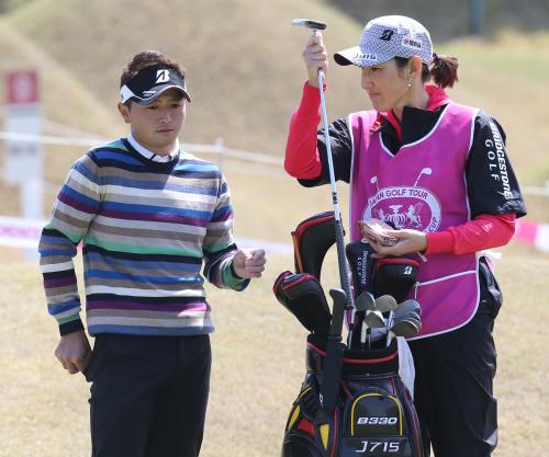 【画像・写真】片岡１差２位　キャディーは伊能忠敬子孫、距離感完璧