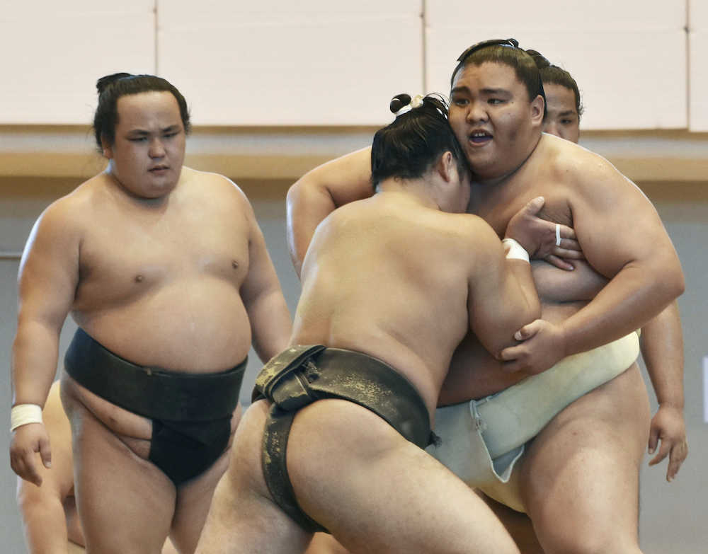 【画像・写真】御嶽海、幕下力士相手に異例の猛稽古　ハイペース調整に苦笑い