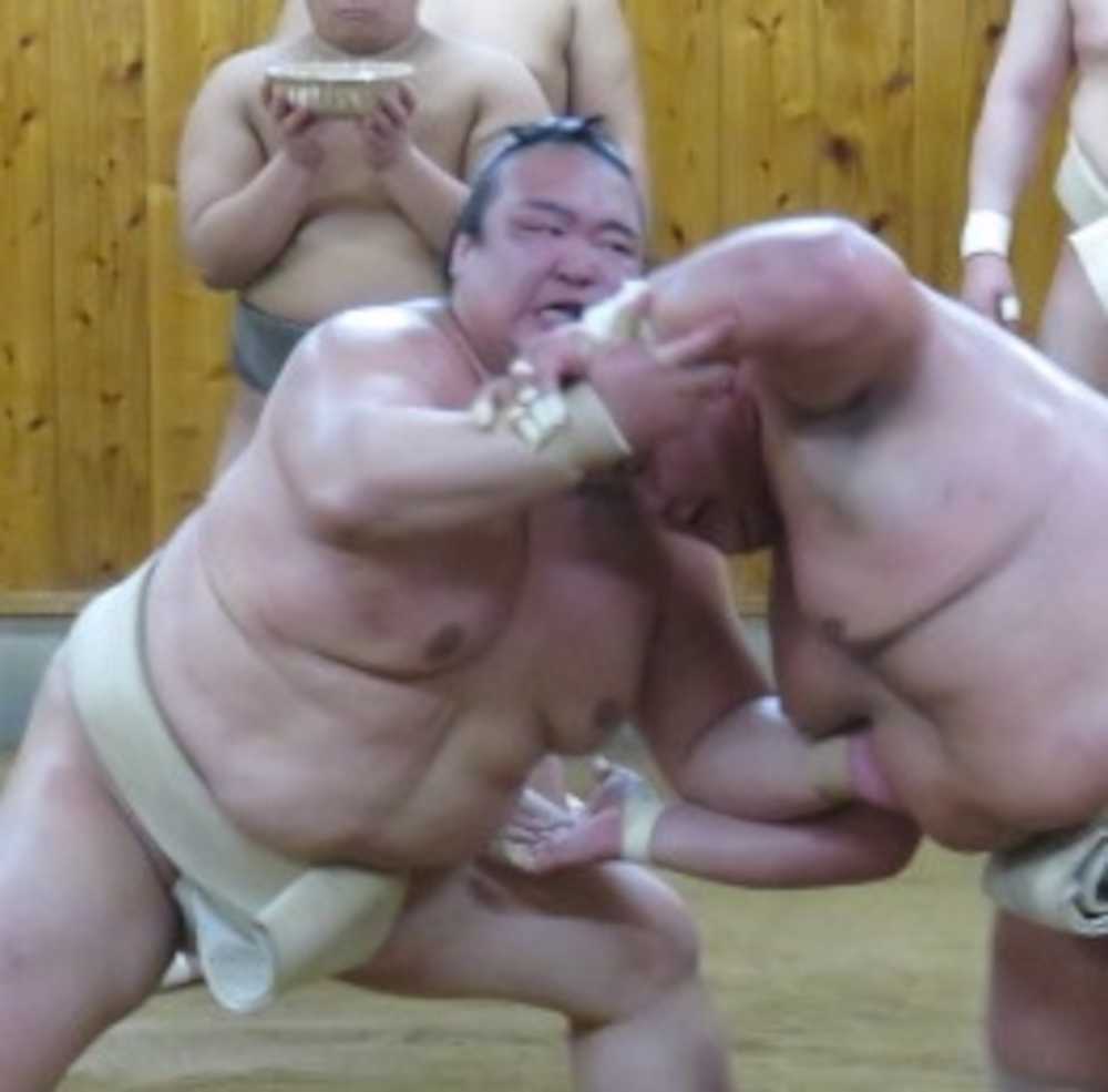 【画像・写真】稀勢の里、充実の出稽古　九州場所の目標ハッキリ「優勝」　舞の海氏も絶賛