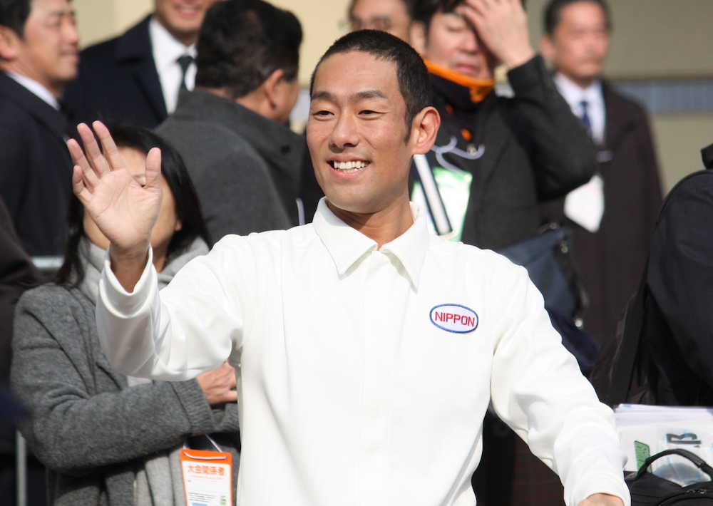 【画像・写真】北九州マラソン　市民ランナー・塚本が２年ぶりＶ　「いだてん」勘九郎も応援