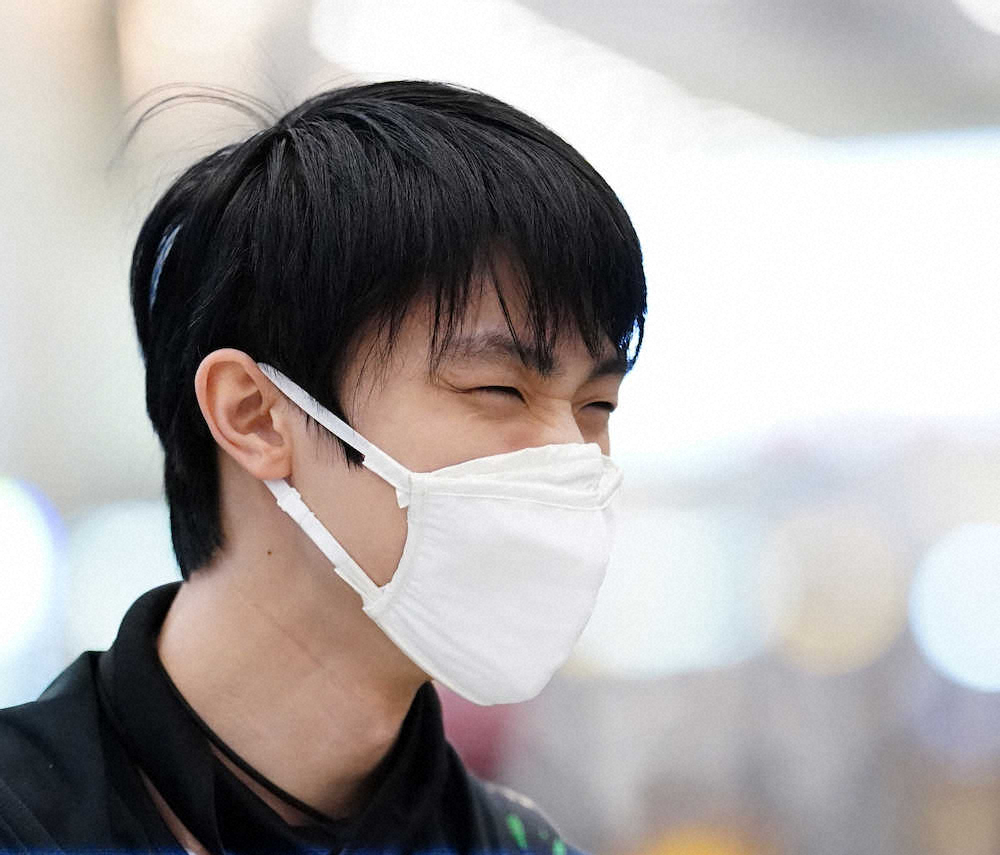 【画像・写真】韓国入りした羽生結弦は笑顔を見せる（撮影・小海途　良幹）