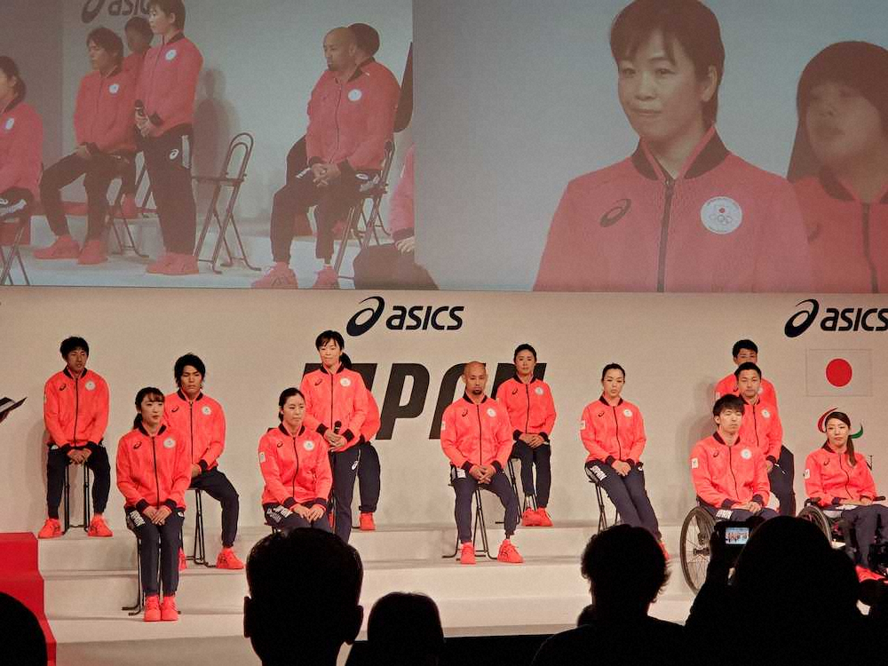 【画像・写真】東京五輪・パラの公式スポーツウエア発表　朝日の「サンライズレッド」で力強さ表現
